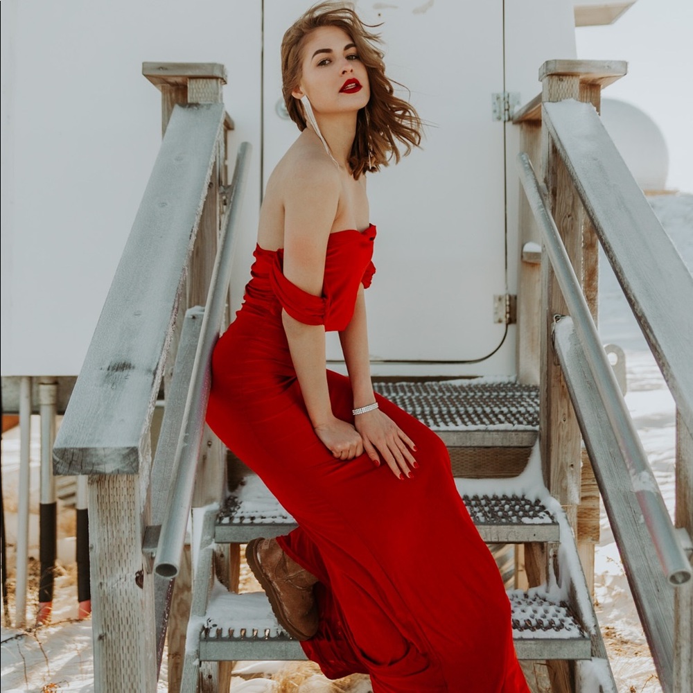Red long dress ๐น - Picture 6 of 7